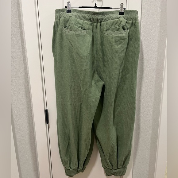 Free People Movement Cropped High Waisted “All The Way” Set - Picture 4 of 8